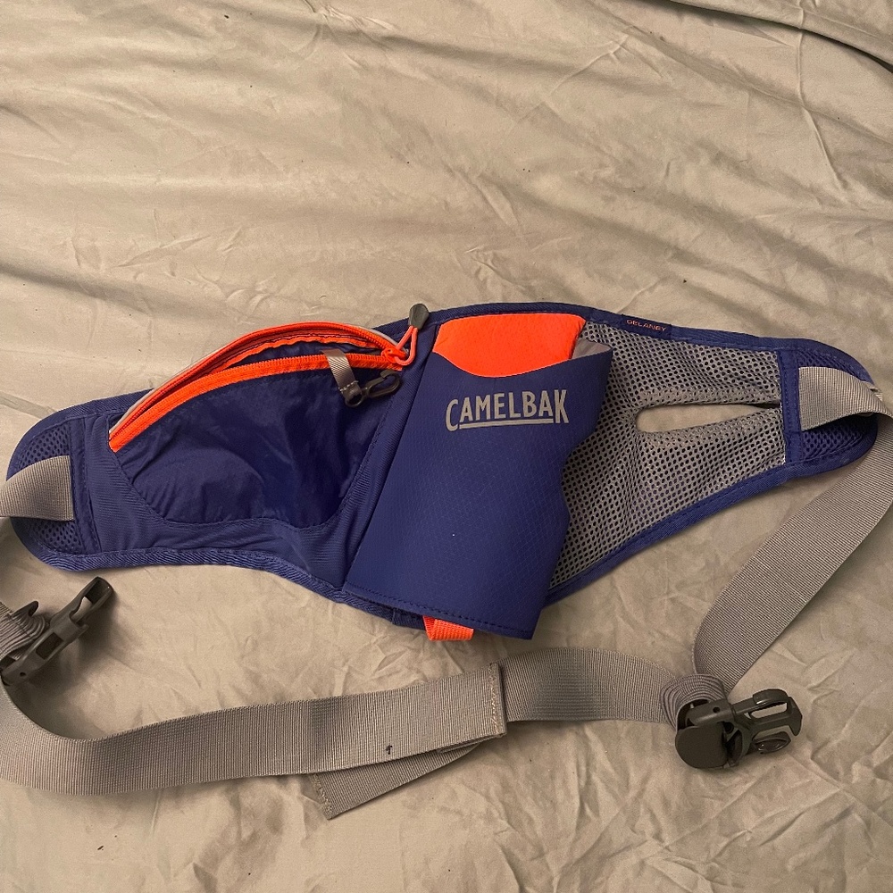 camelbak hydration waist pack for water bottle